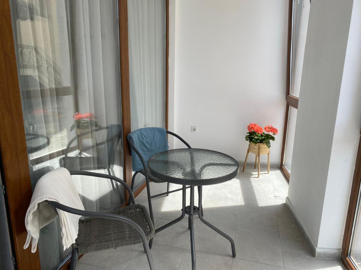 Sea Apartment Maria Balchik Bagian luar foto